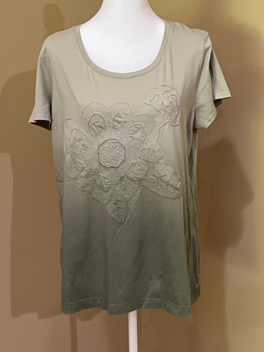 Chico’s ombré Short-Sleeve Scoop Neck Top with Appliqué - Sage Green